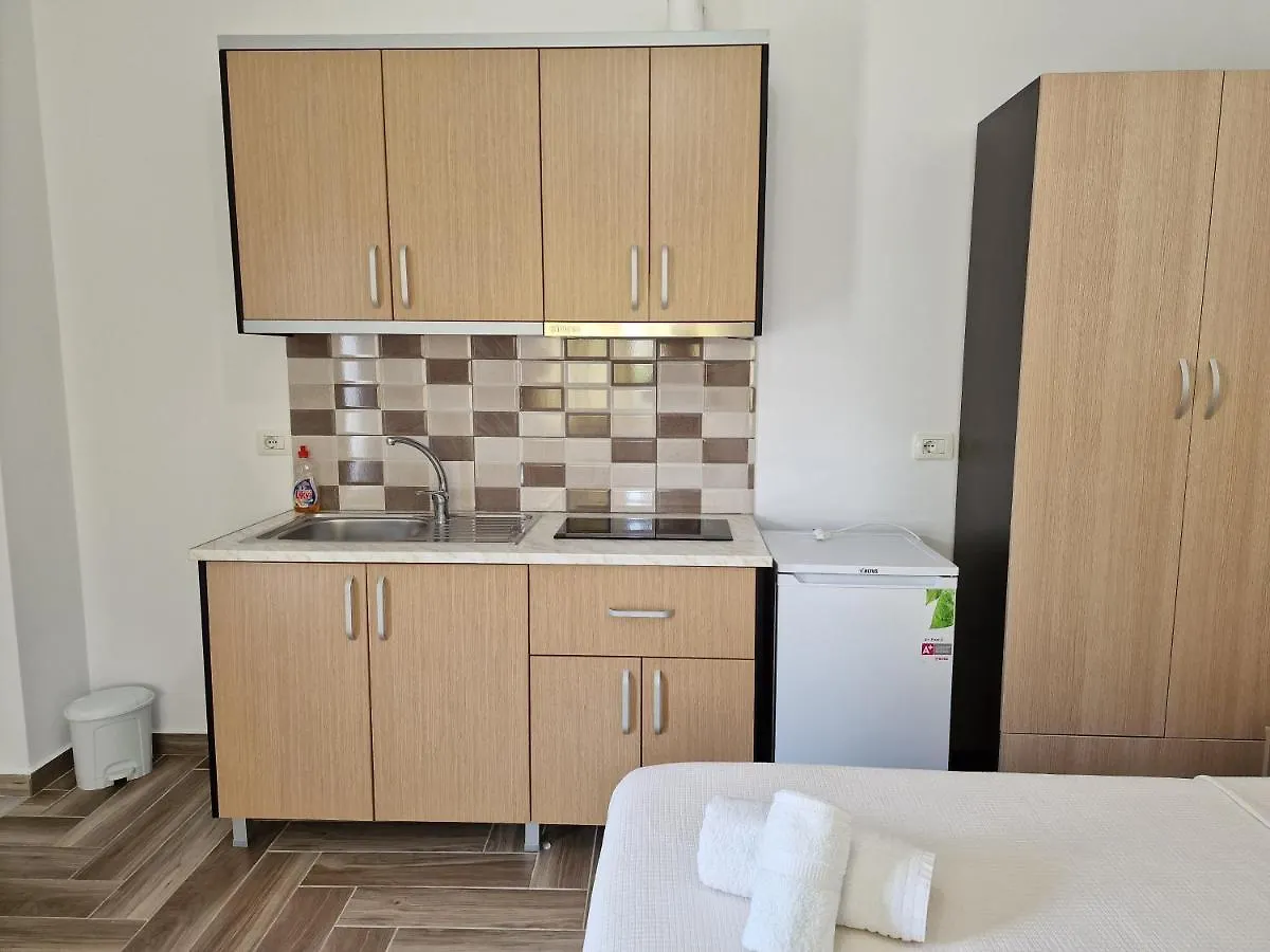 Studio Eno Ksamil 0*,  Albania